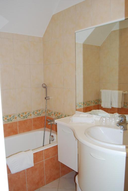 Hostellerie De La Motte Jean Сен-Кулом Стая снимка
